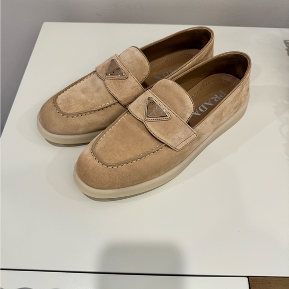 Authentic PRADA suede triangle logo loafers - Picture 4 of 8